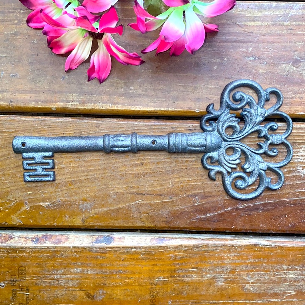 Rustic Cast Iron Key Decor